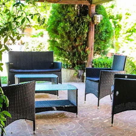 Paola Bed & Breakfast 3*