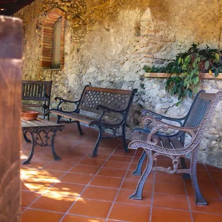 Paola מרינה די ג'ויוסה איוניקה