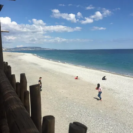 Paola Couette-café Marina di Gioiosa Ionica
